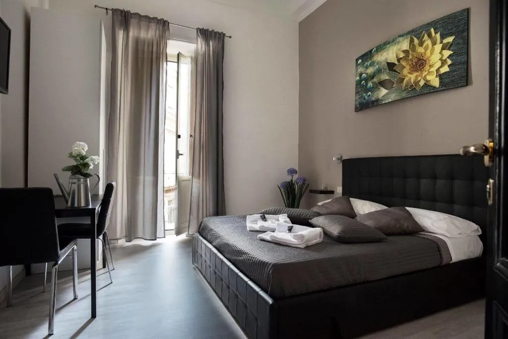 Room, Charm Of Rome, Naples