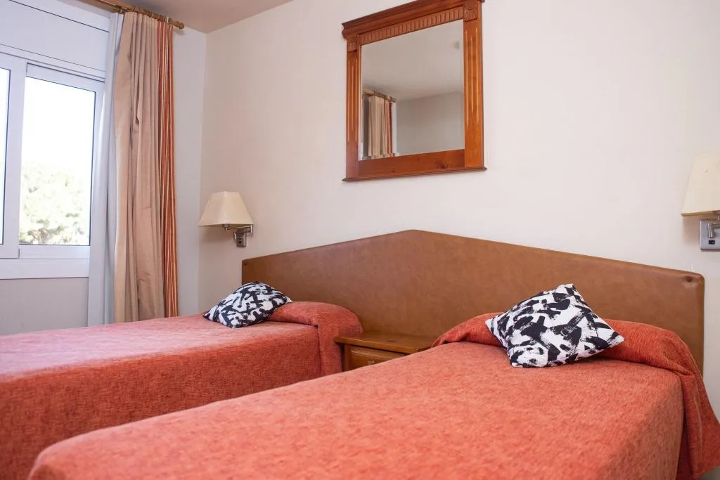 Room, Tropik, Costa Brava