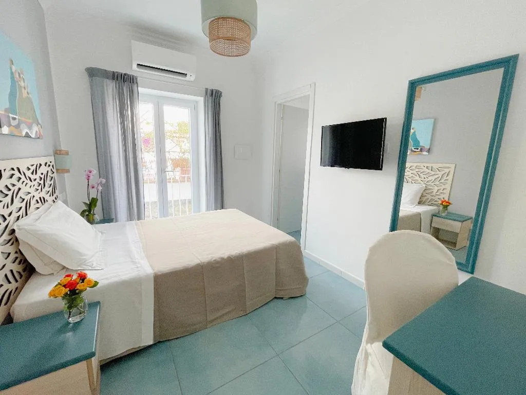 SINGLE STANDARD Room, Lord Byron, Naples