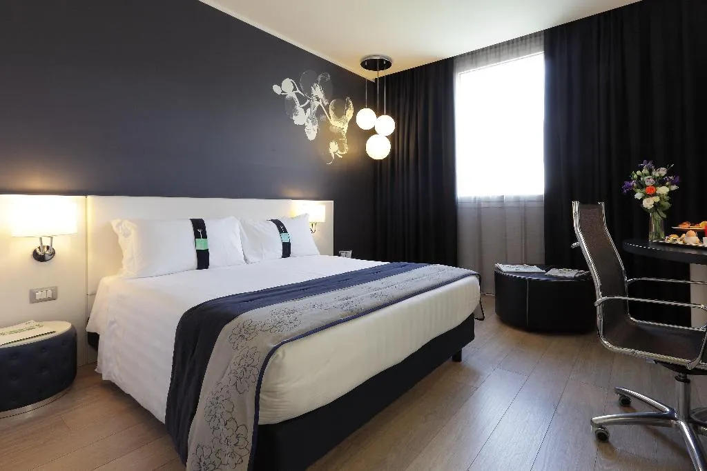 DOUBLE QUEEN BED NON SMOKING Room, Holiday Inn Milan Nord Zara, Milan