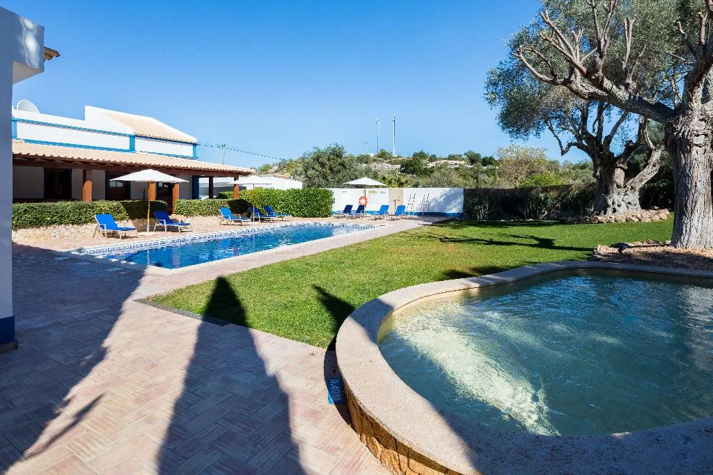 VILLA THREE BEDROOMS Room, Shantivillas, Algarve
