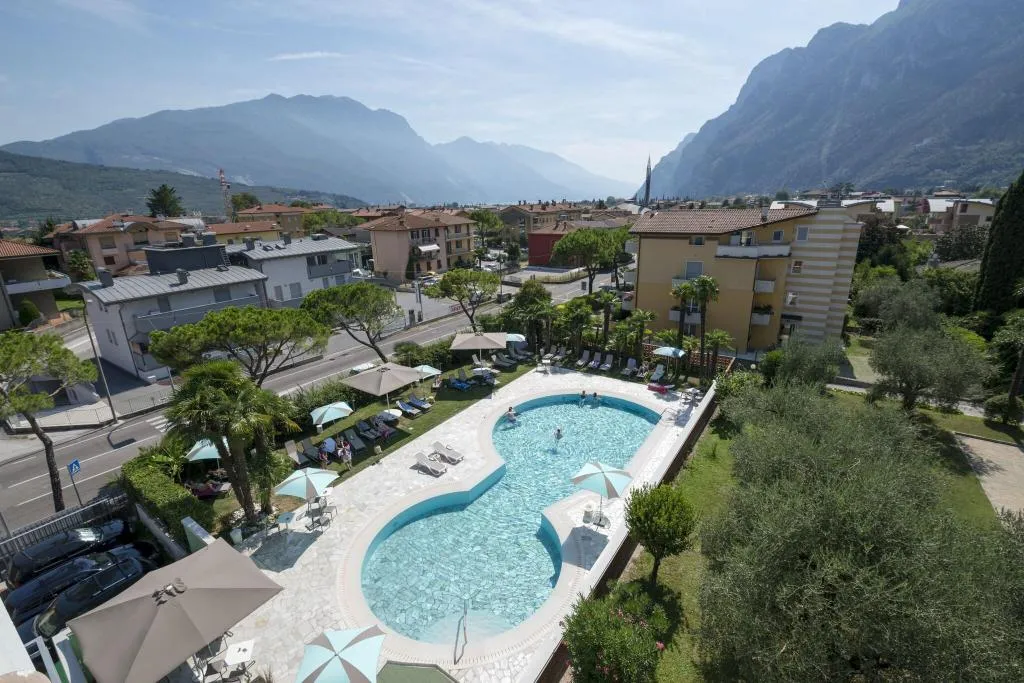 Pool, Bristol, Milan
