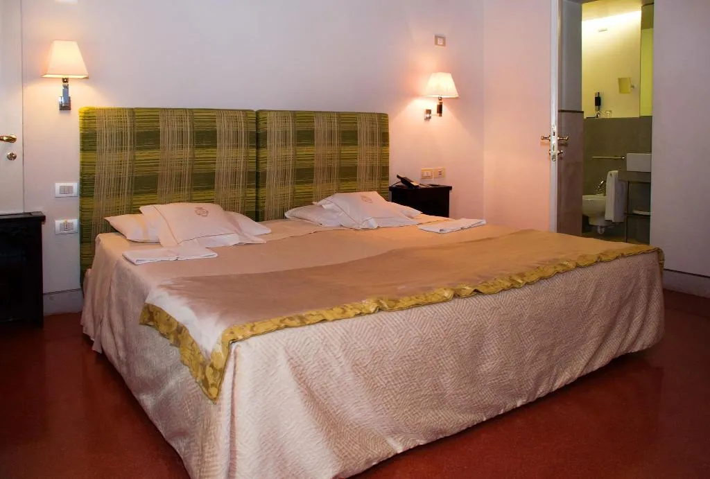 DOUBLE STANDARD Room, Ca' Nigra Lagoon Resort, Venice
