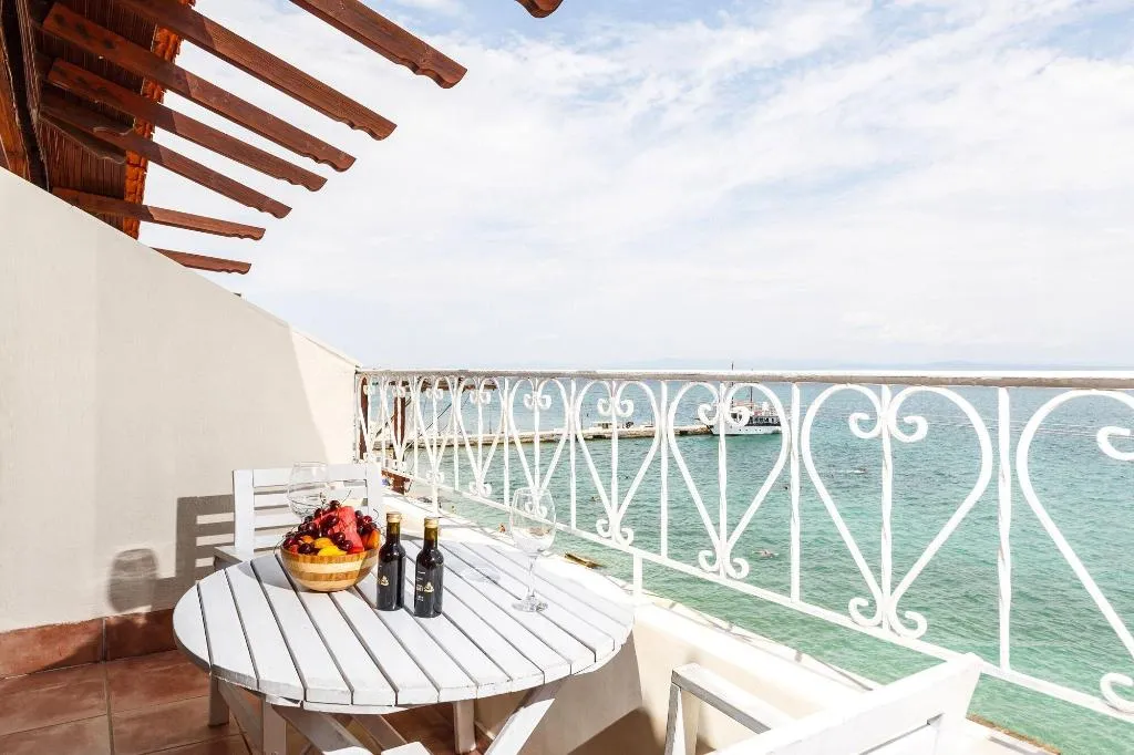 Room, Marabou, Halkidiki