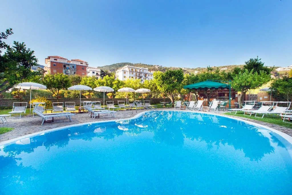 Pool, Antiche Mura, Naples