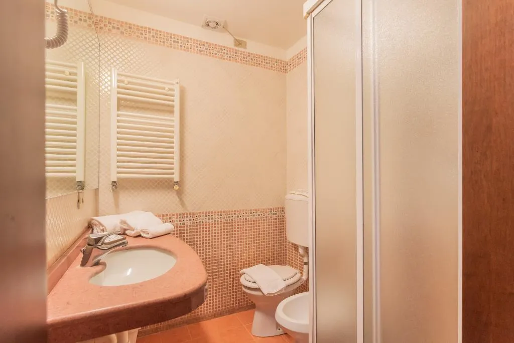 TRIPLE STANDARD Room, Polo, Milan
