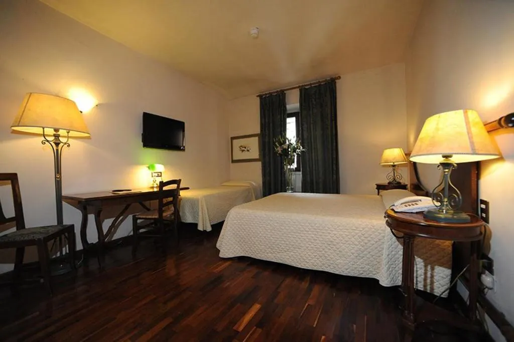 Room, Le Due Fontane, Florence
