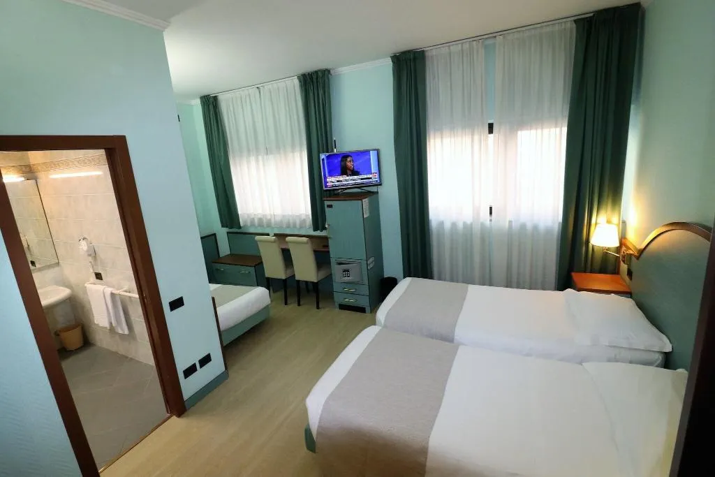 TRIPLE STANDARD Room, Hotel Domenichino, Milan