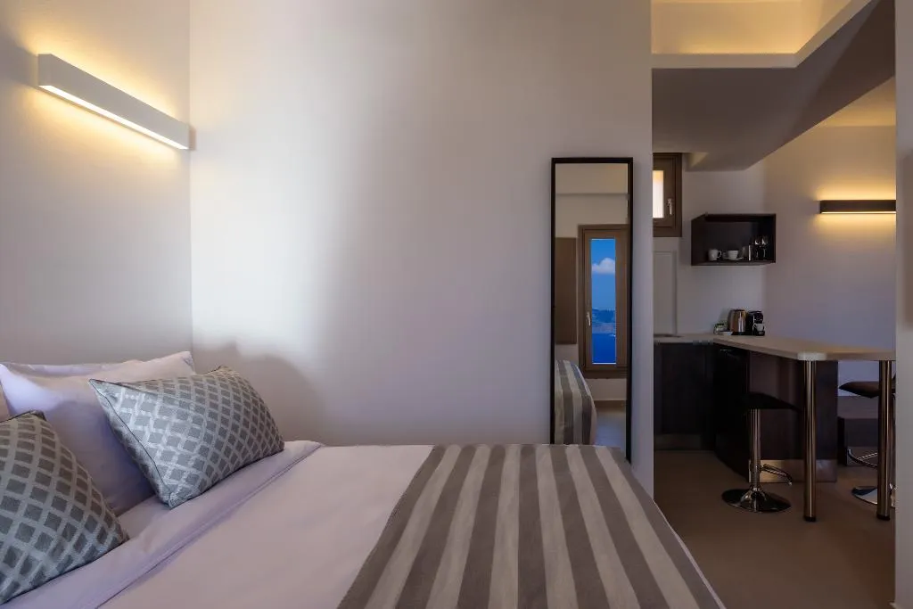 SUITE WITH JACUZZI Room, Kalestesia Suites, Santorini