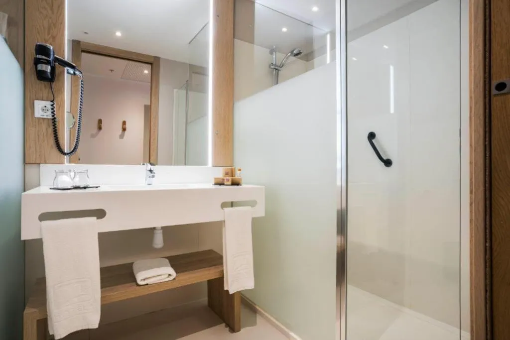 DOUBLE SINGLE USE COMFORT Room, ZT The Golden Hotel Barcelona, Barcelona