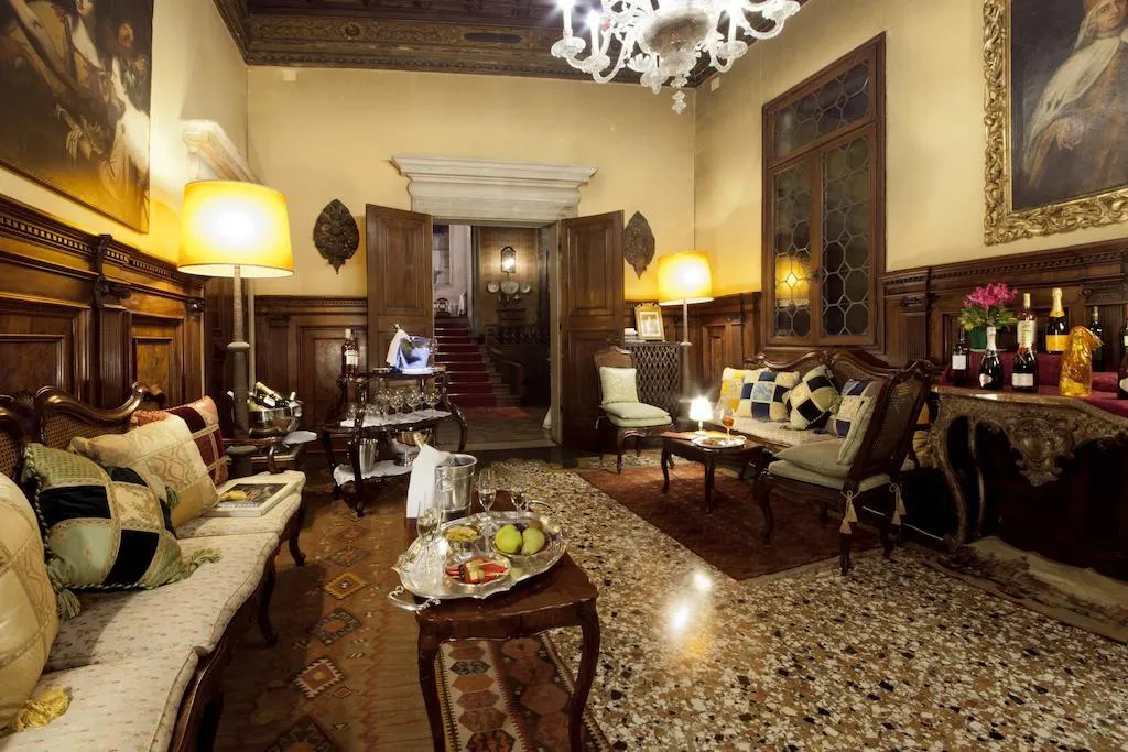Lobby, Palazzetto Pisani, Venice