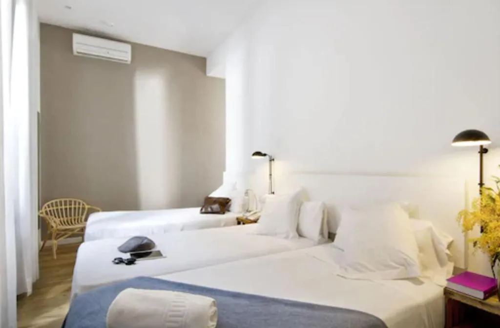 Room, Som Nit Born, Barcelona