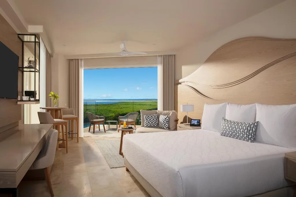 JUNIOR SUITE LAGOON VIEW Room, Breathless Cancun Soul Resort & Spa, Cancun Area