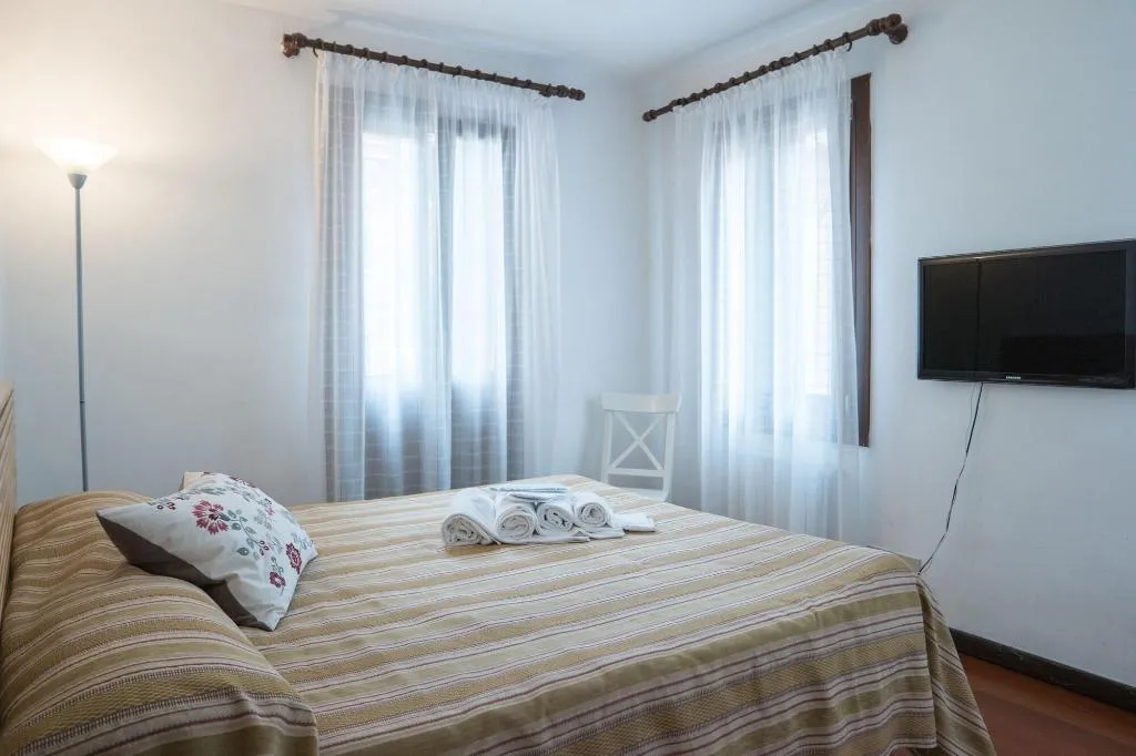 Room, Ca’ del Gallo, Venice