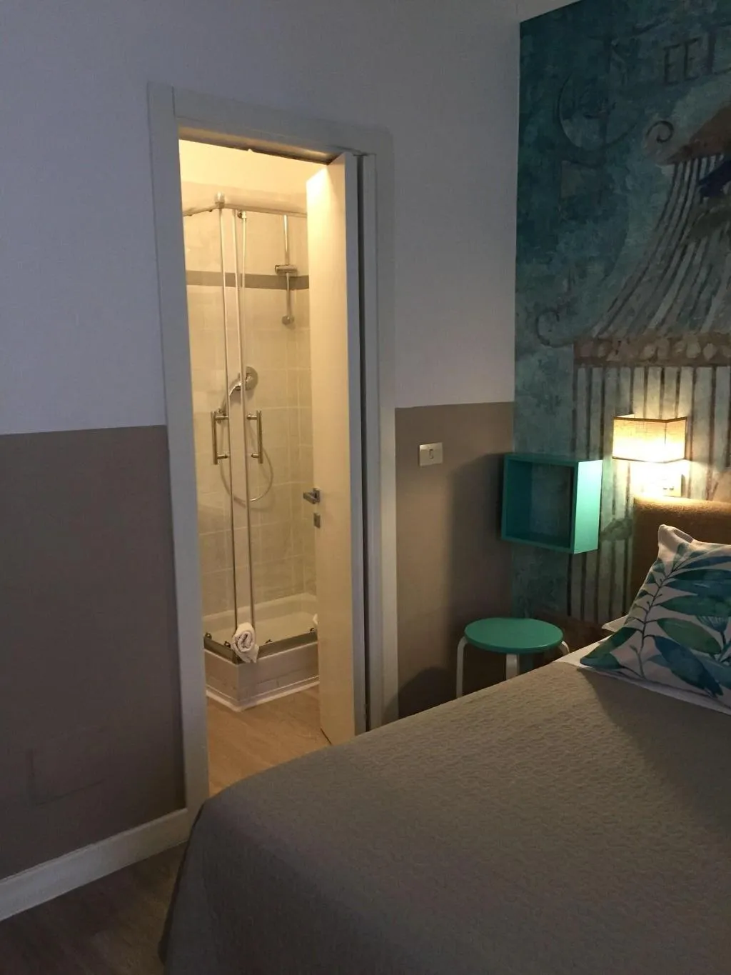 Room, Nella, Florence