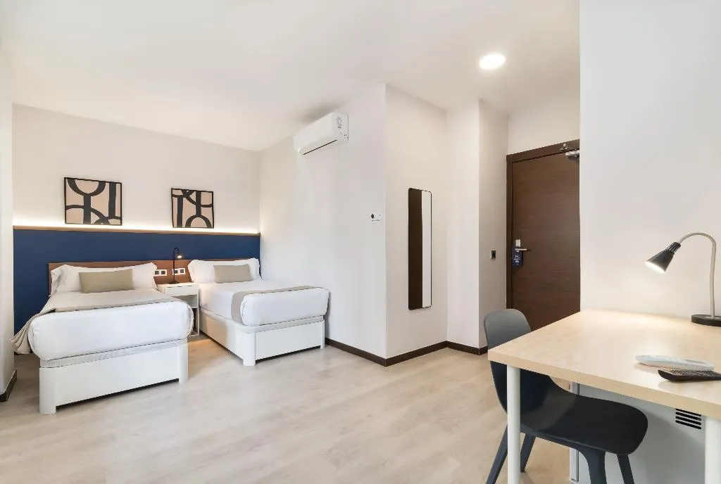 Double or Twin STANDARD Room, Roisa Hostal Boutique, Madrid