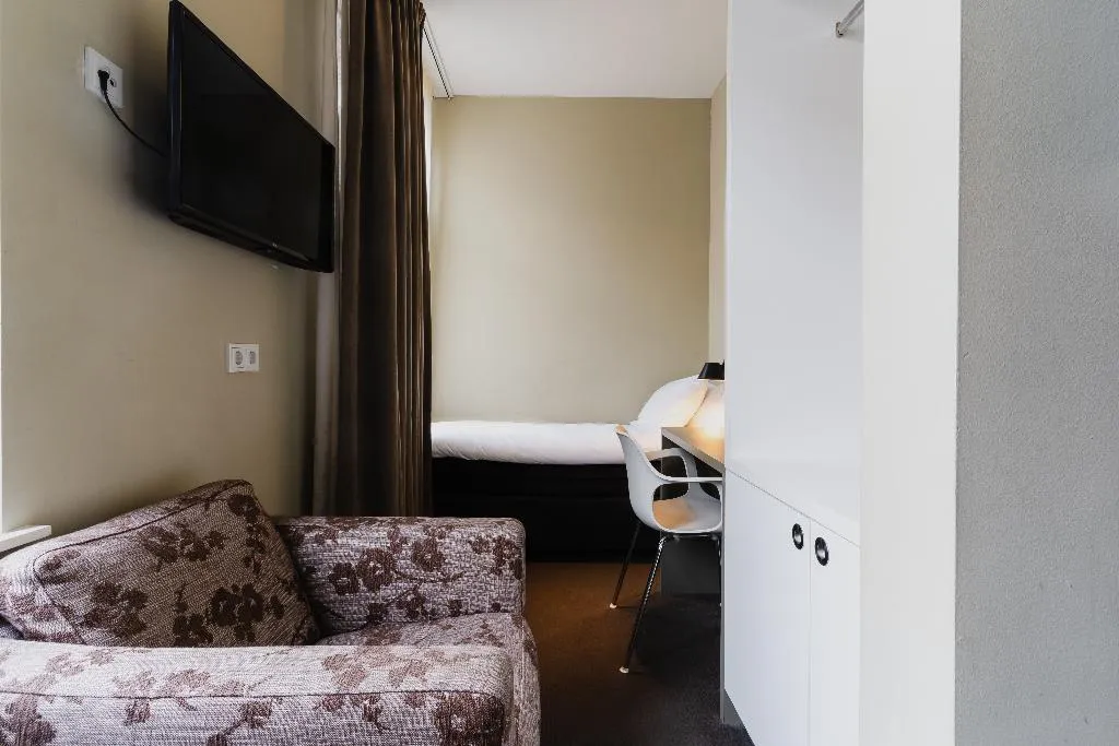 TRIPLE STANDARD Room, Hotel Roemer, Amsterdam