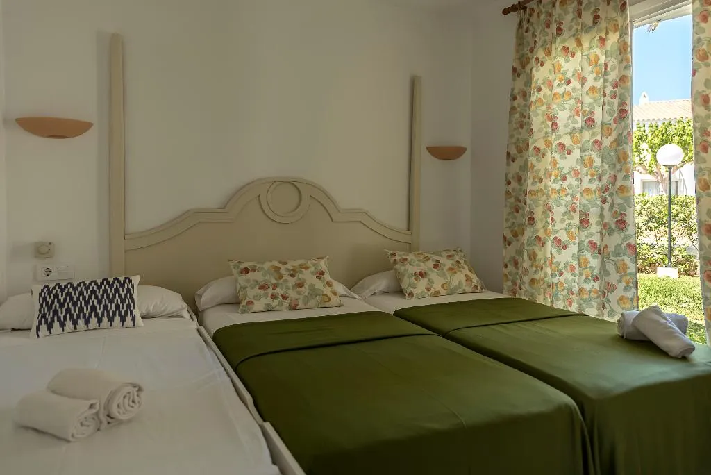 APARTMENT CAPACITY 4 ONE BEDROOM Room, Las Brisas I & II, Menorca