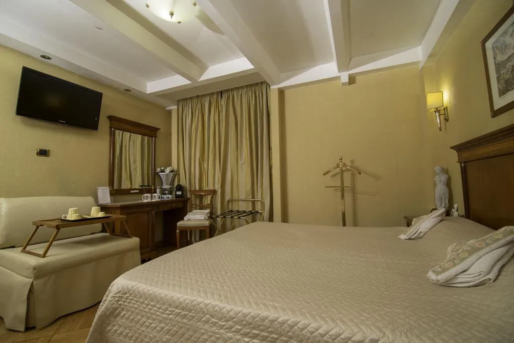 TRIPLE LUXURY Room, Luxury Rooms H 2000 Roma, Rome