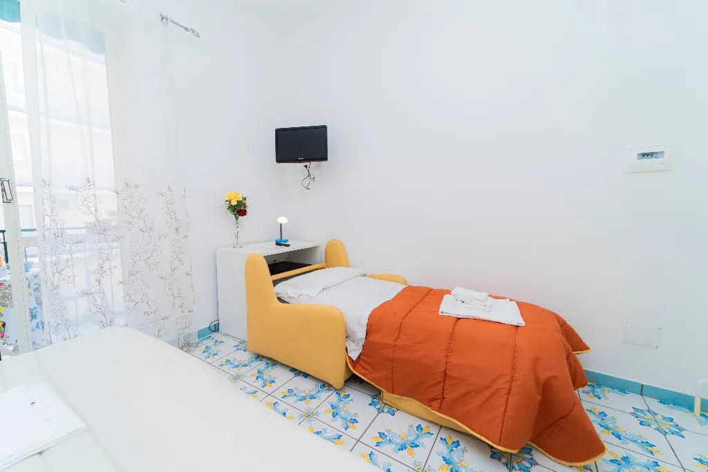 TRIPLE STANDARD Room, La Casa Di Aurora, Naples
