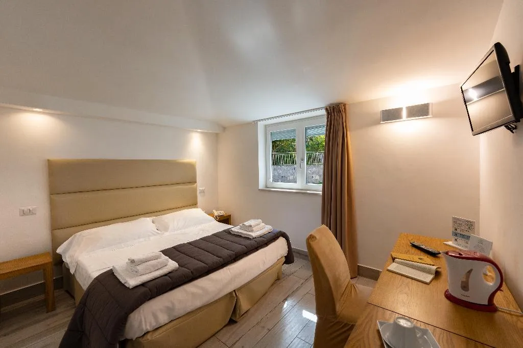 Double or Twin GARDEN VIEW Room, Relais Manfredi, Naples