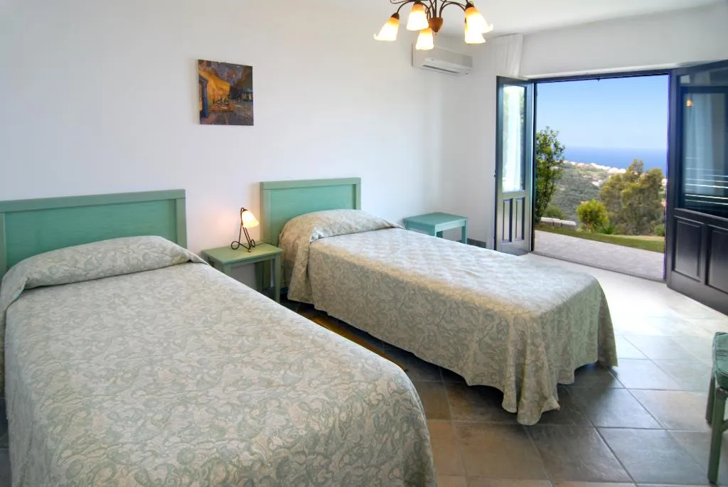 APARTMENT GARDEN VIEW TWO BEDROOMS Room, Residence Galati, Catania