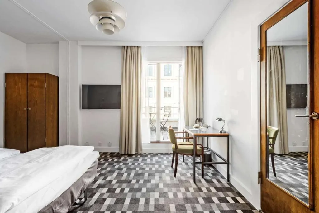 DOUBLE SUPERIOR Room, Hotel Astoria BW Signature Collection, Copenhagen