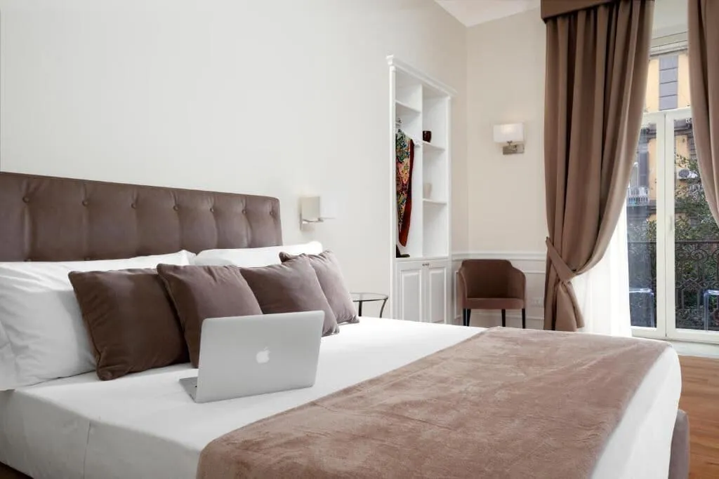 Room, La Fontanina Suites, Naples