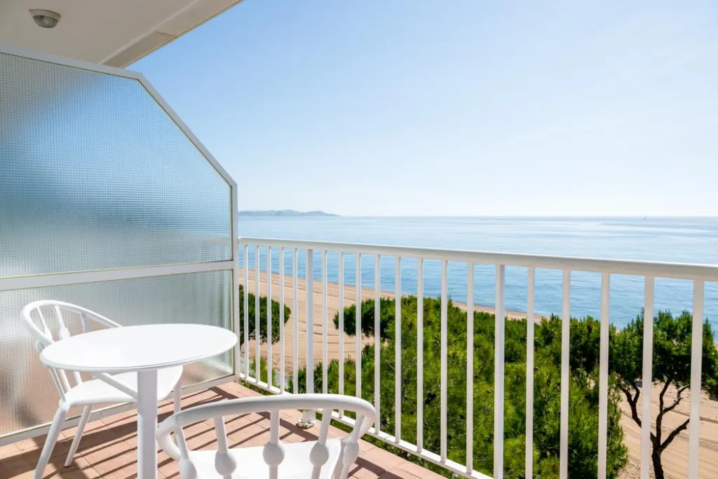 Double or Twin OCEAN FRONT WITH BALCONY Room, Hotel Planamar by Escampa Hotels, Costa Brava