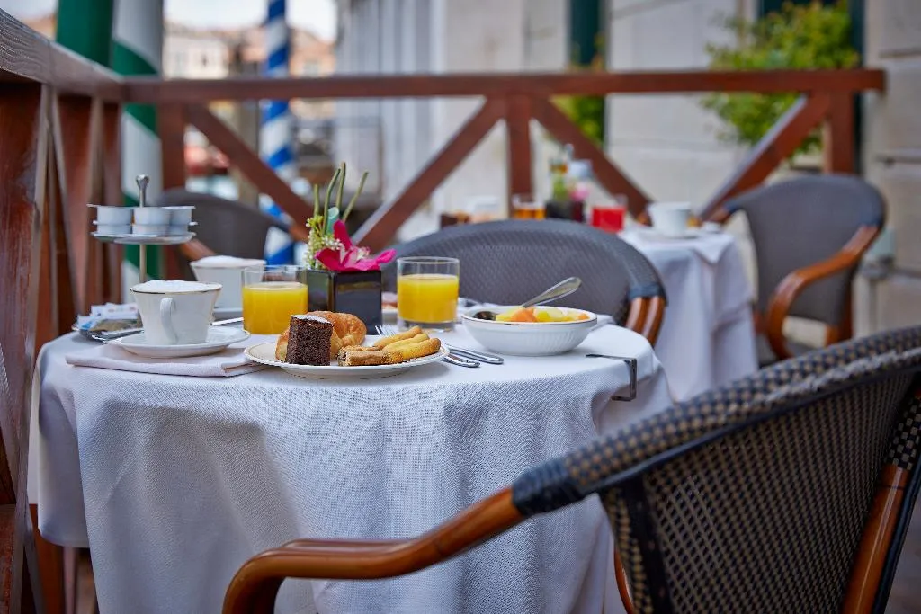 Restaurant, Canal Grande, Venice