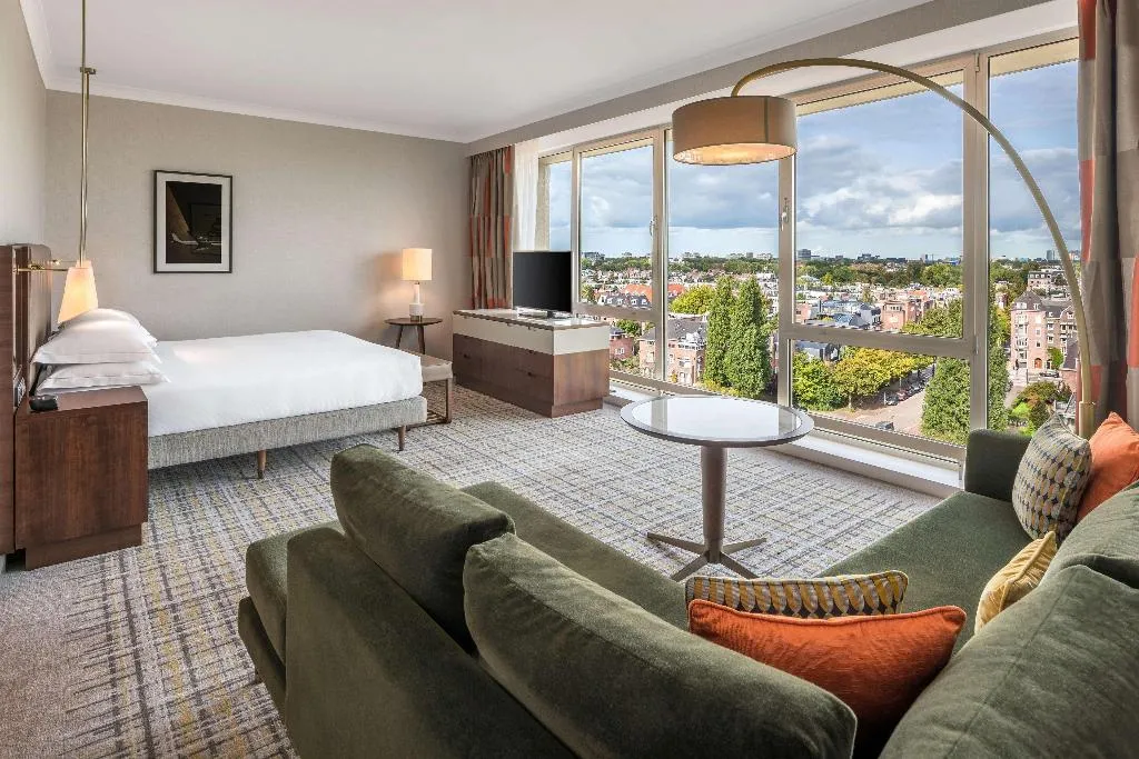 JUNIOR SUITE CANAL VIEW Room, Hilton Amsterdam, Amsterdam