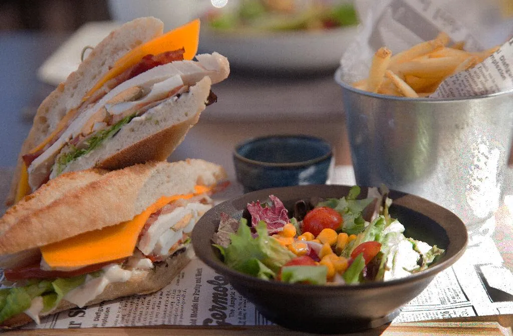 Restaurant, Wine & Books by the sea - Algarve Resort, Algarve