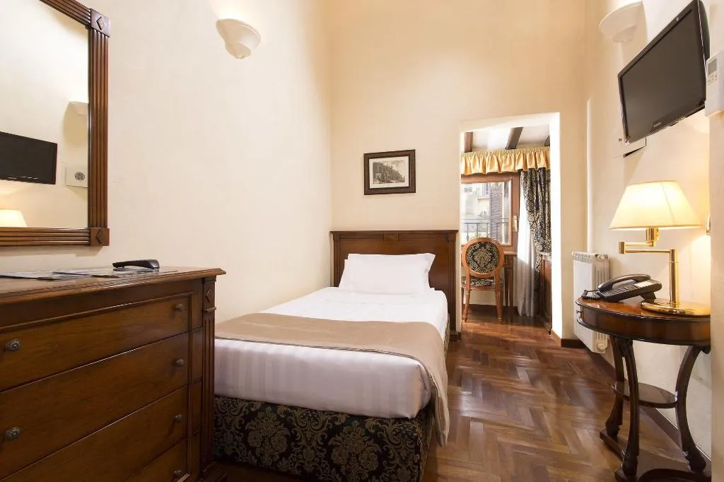 Room, Teatro Pace 33, Rome