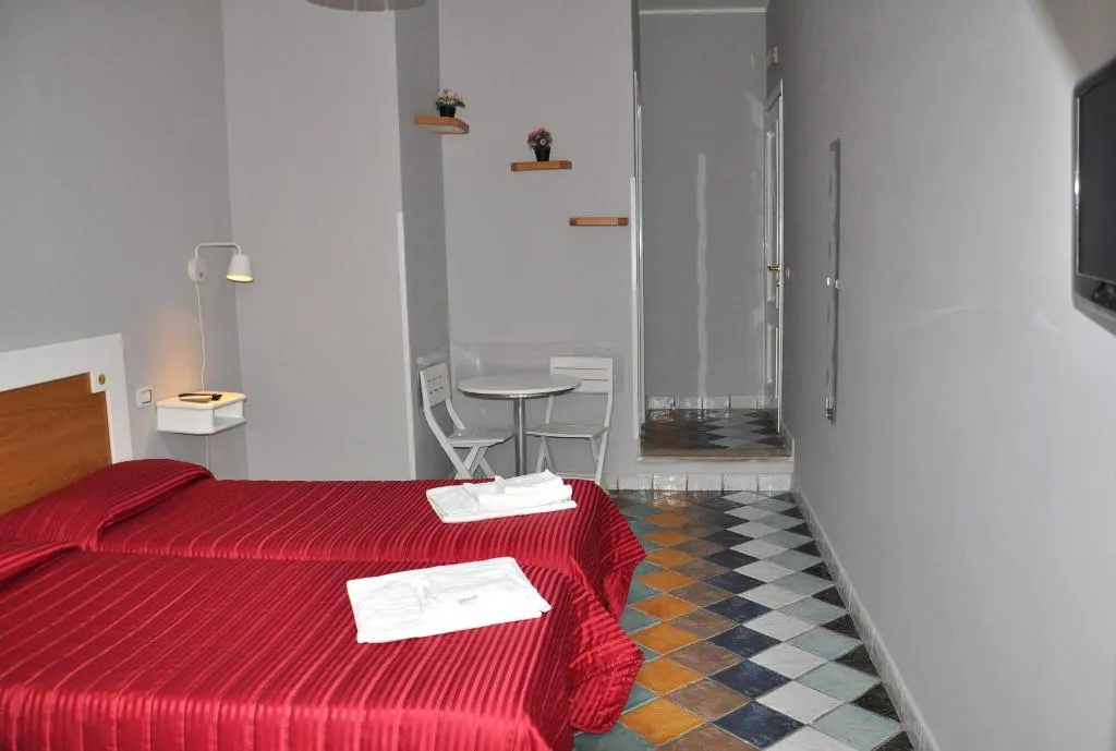 Room, Firenze 32, Naples