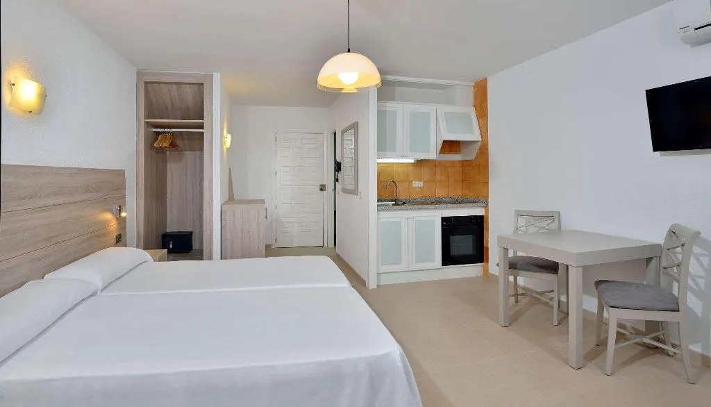 STUDIO STANDARD Room, Sol Cala d'Or Apartamentos, Majorca