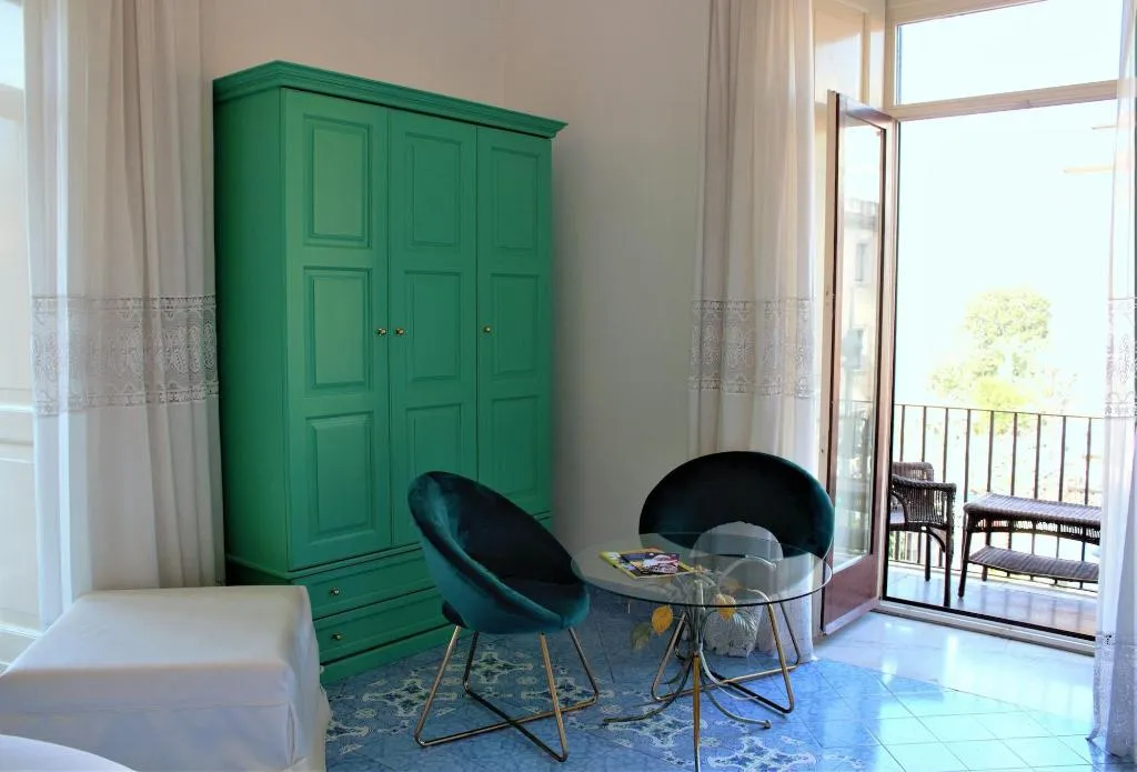 Room, Piazza Tasso B B, Naples