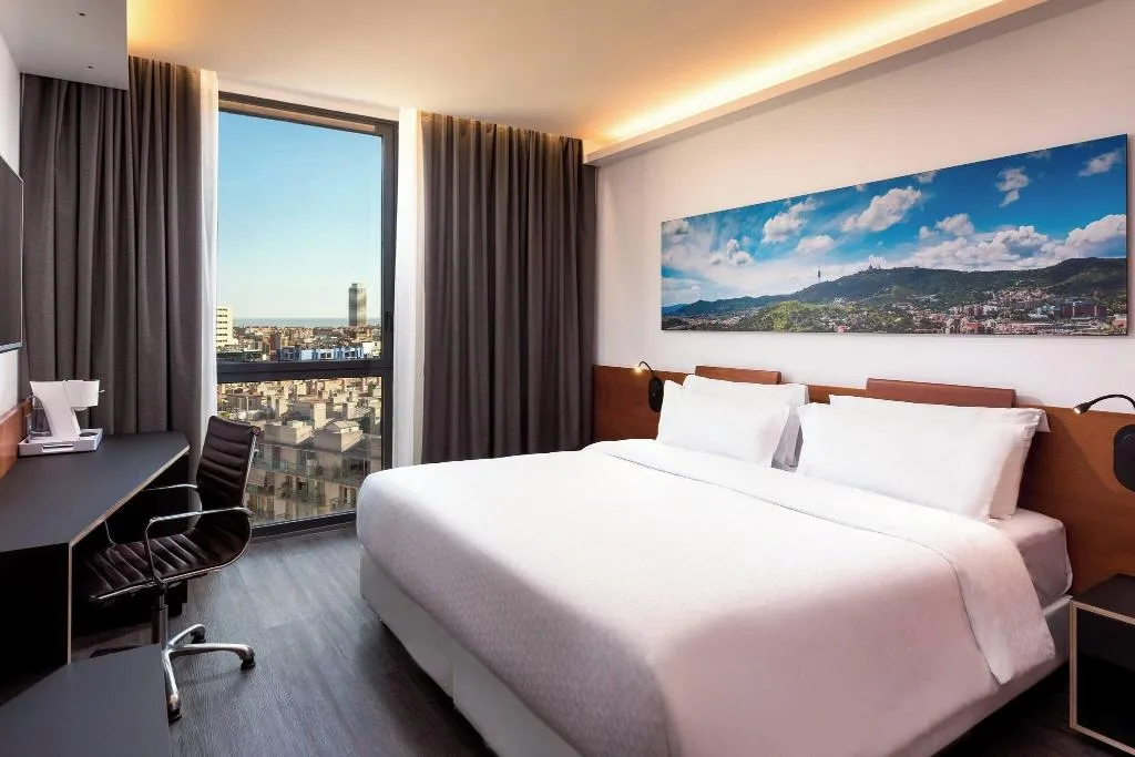 DOUBLE PREMIUM KING BED Room, Four Points by Sheraton Barcelona Diagonal, Barcelona