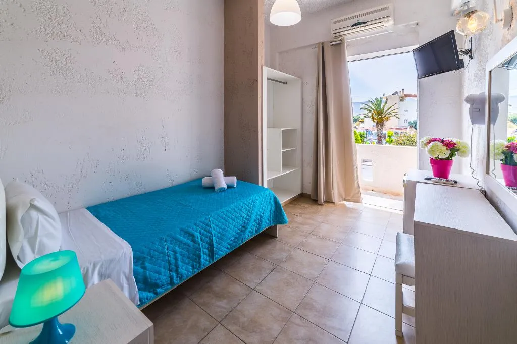 SINGLE POOL VIEW Room, Australia, Crete