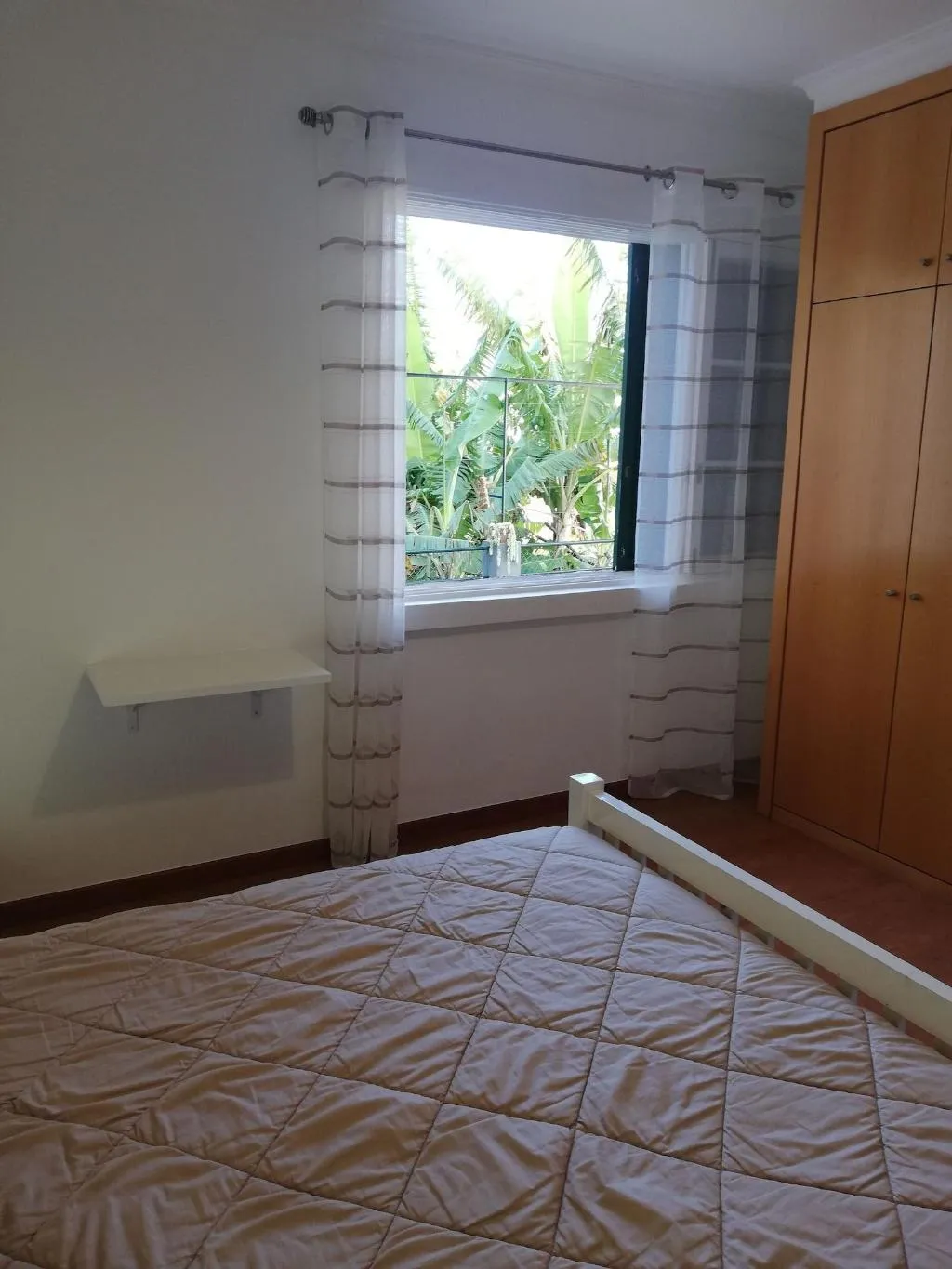 Room, Fx Pena, Madeira
