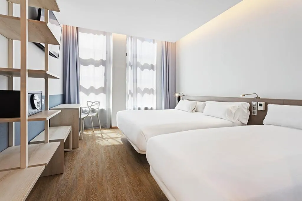 FAMILY ROOM STANDARD Room, B&B HOTEL Madrid Fuenlabrada, Madrid