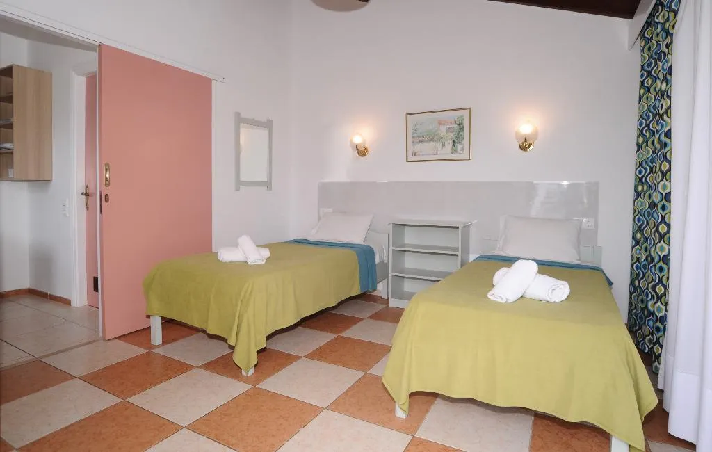 APARTMENT CAPACITY 4 TWO BEDROOMS Room, Katia Beach, Corfu