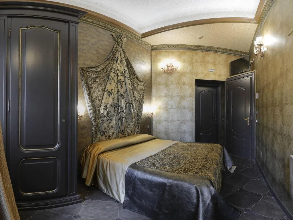 Room, Antica Dimora Delle Cinque Lune, Rome