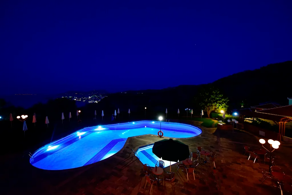 Pool, Arion, Samos