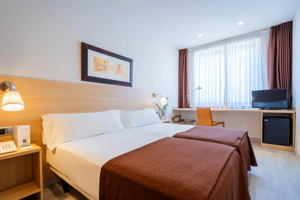 QUADRUPLE CAPACITY 5 Room, Glories, Barcelona