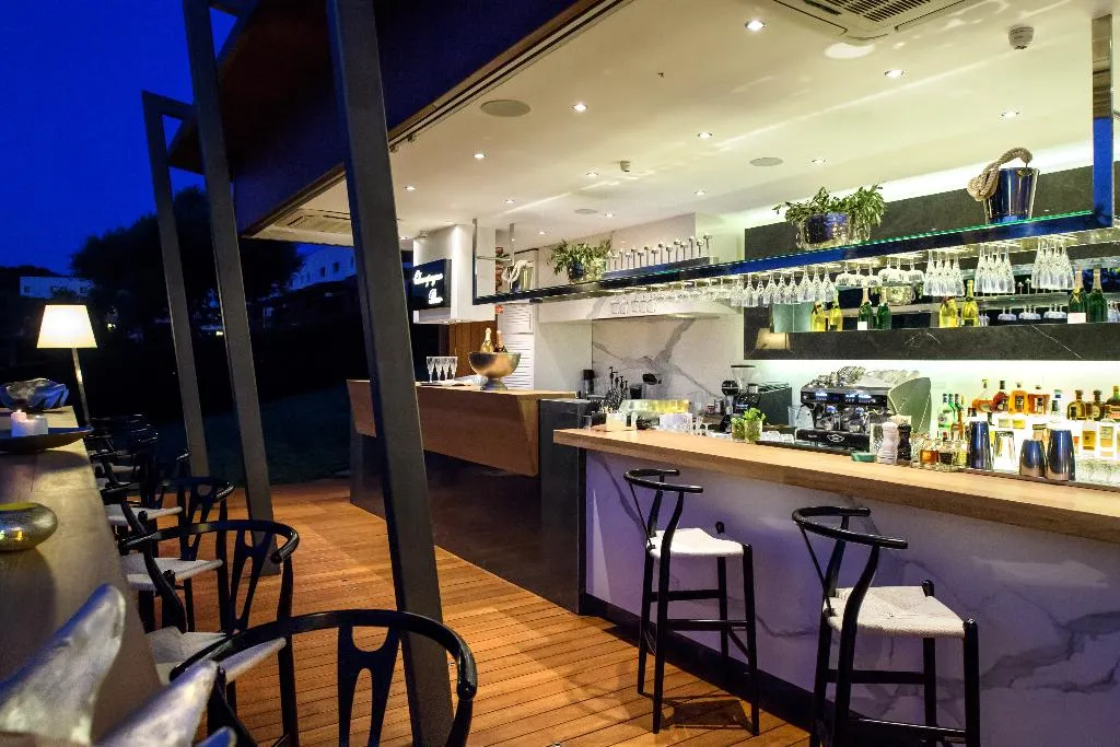 Bar, Avaton Luxury Beach Resort Relais & Chateau, Thessaloniki