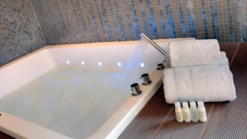 SUITE WITH VIEWS Room, Hotel Indigo Madrid - Gran Via, Madrid