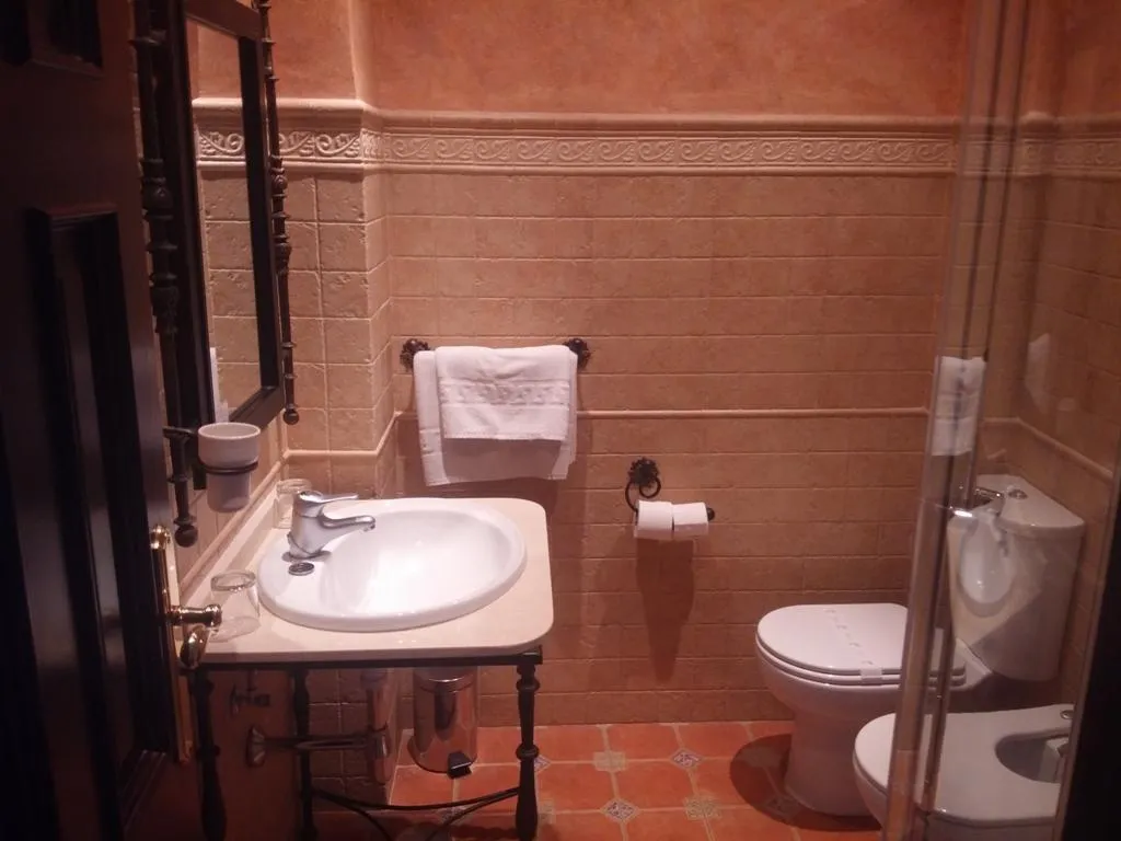 DOUBLE STANDARD Room, Vega de Cazalla, Seville