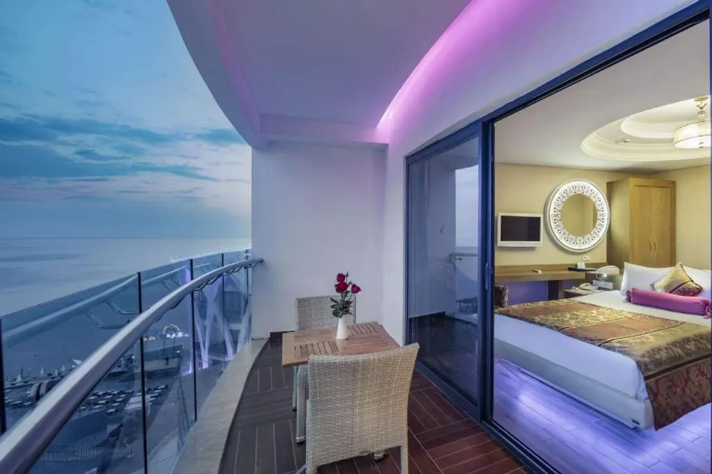 FAMILY ROOM WITH JACUZZI Room, Granada Luxury Okurcalar, Antalya