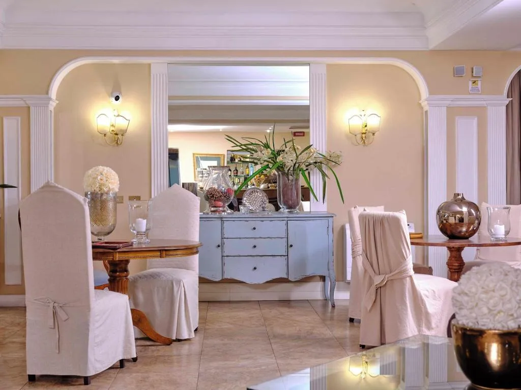 Lobby, Martini, Olbia