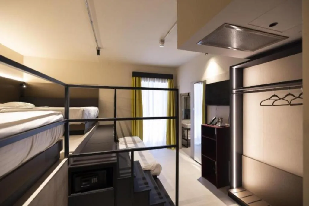FAMILY ROOM CAPACITY 5 Room, Joy 124 Hotel Milano, Milan